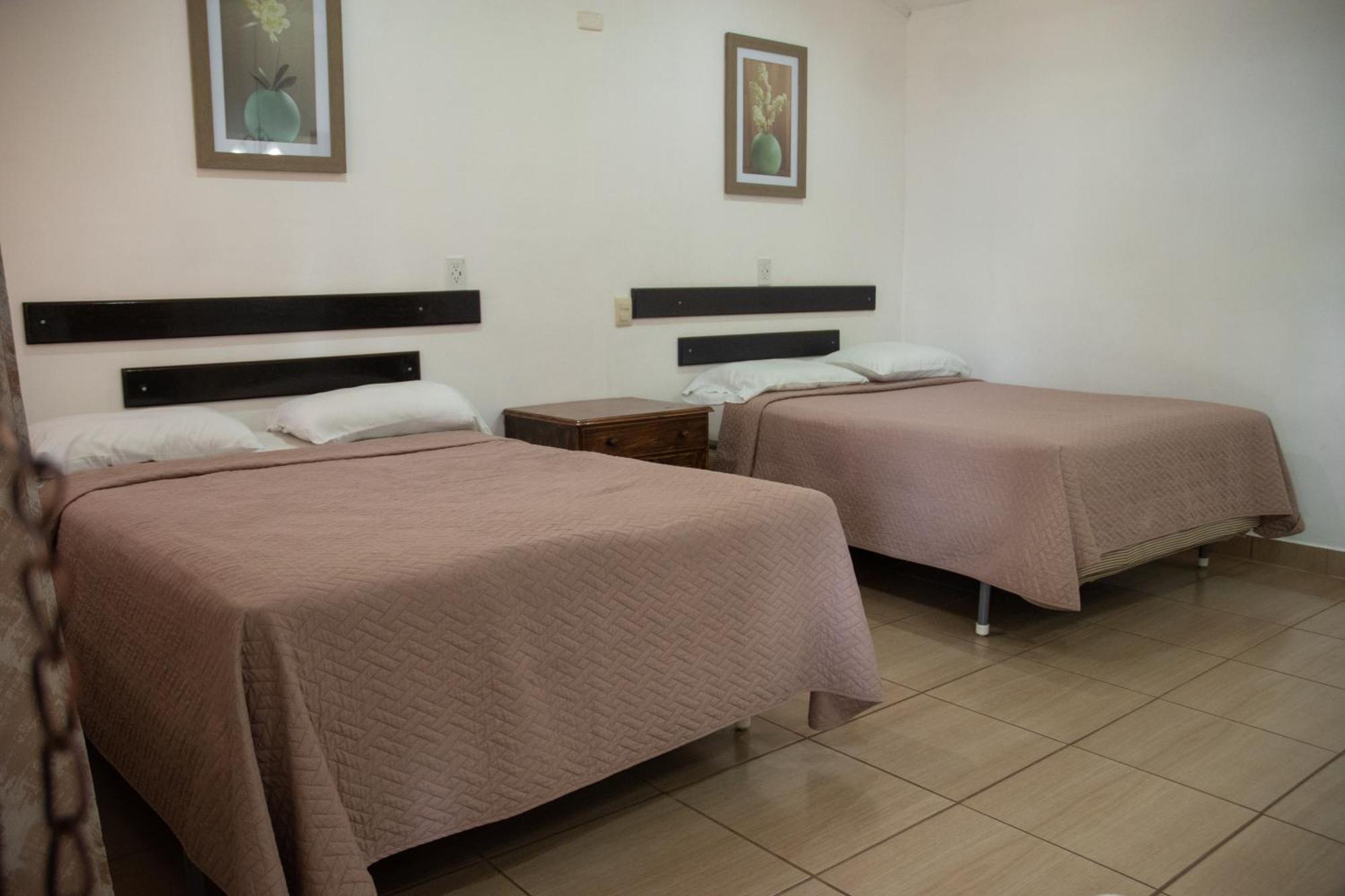 Hotel La Colonia 雷塔卢莱乌 外观 照片